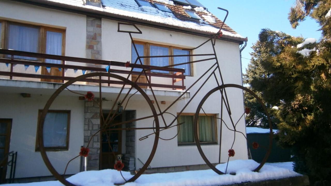 Hotel Rozsakert Vendeghaz Romhány Exterior foto