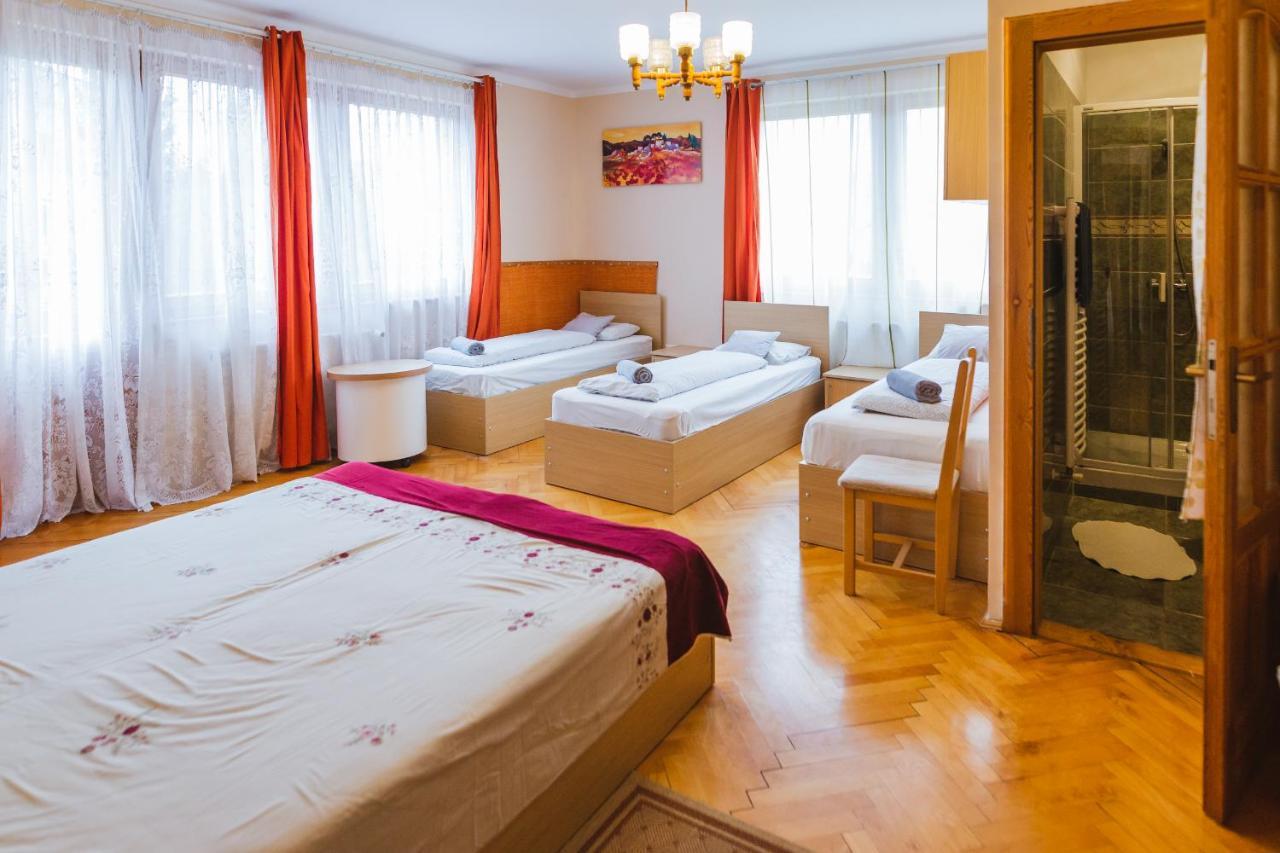 Hotel Rozsakert Vendeghaz Romhány Exterior foto