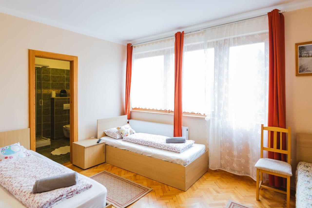 Hotel Rozsakert Vendeghaz Romhány Exterior foto