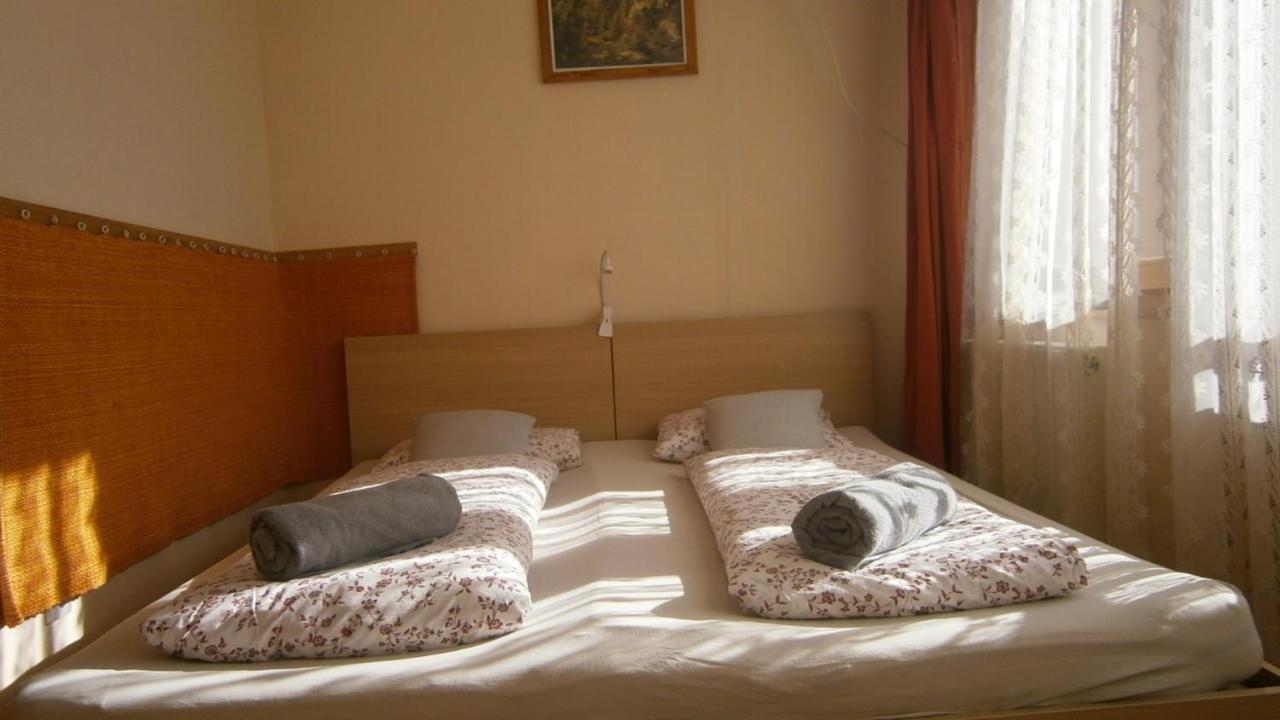 Hotel Rozsakert Vendeghaz Romhány Exterior foto