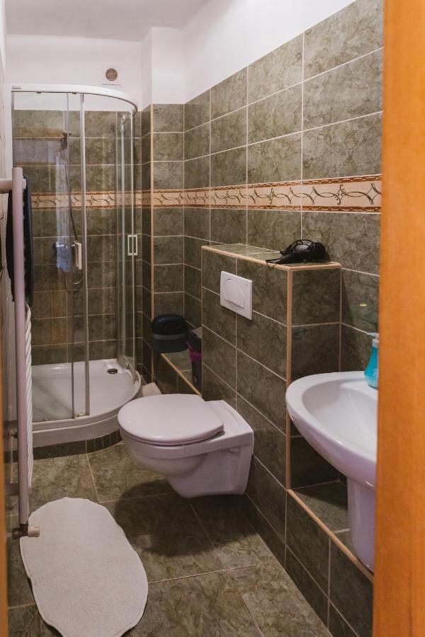 Hotel Rozsakert Vendeghaz Romhány Exterior foto