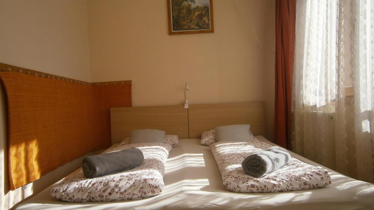 Hotel Rozsakert Vendeghaz Romhány Exterior foto