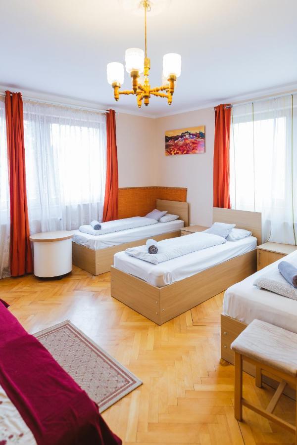 Hotel Rozsakert Vendeghaz Romhány Exterior foto