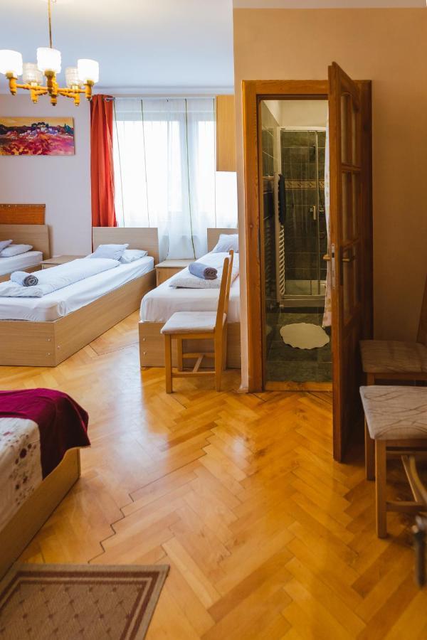 Hotel Rozsakert Vendeghaz Romhány Exterior foto