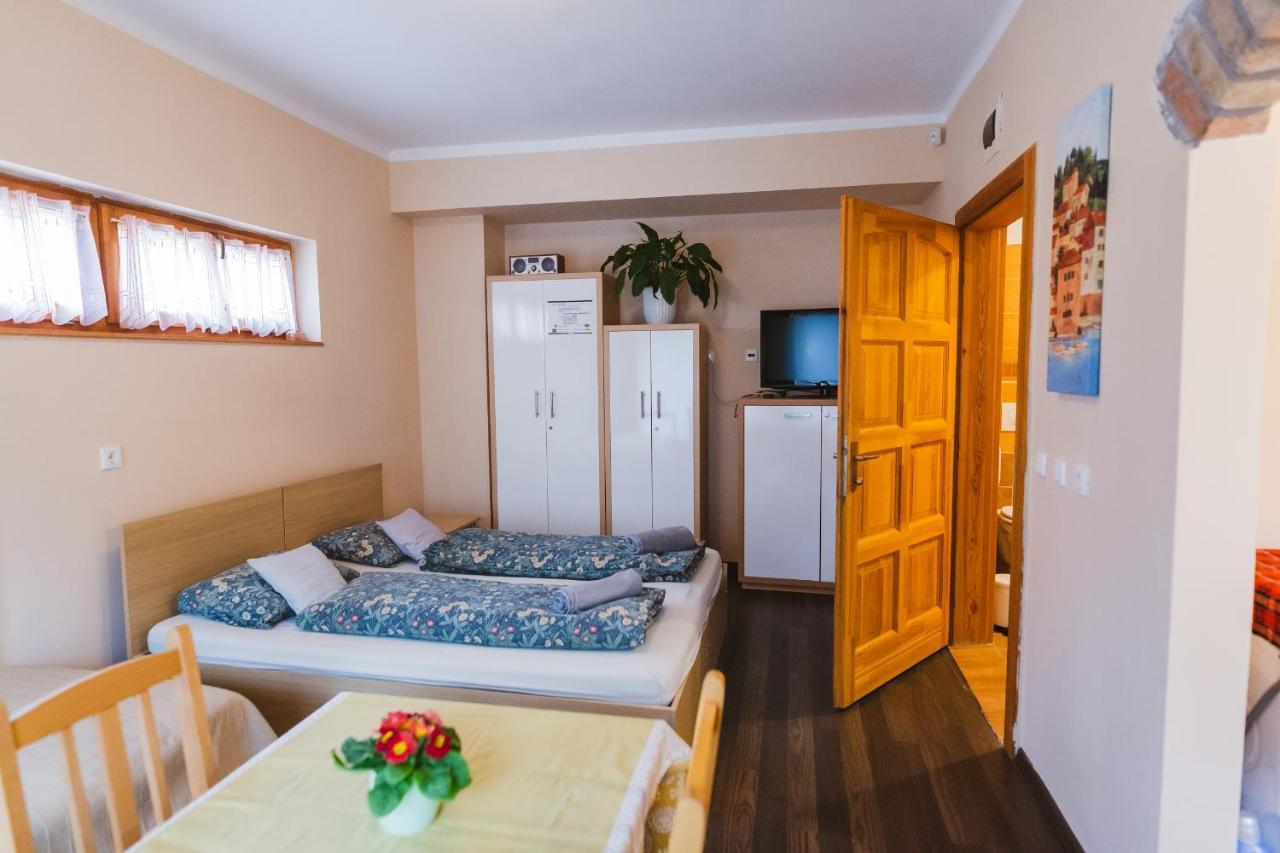 Hotel Rozsakert Vendeghaz Romhány Exterior foto