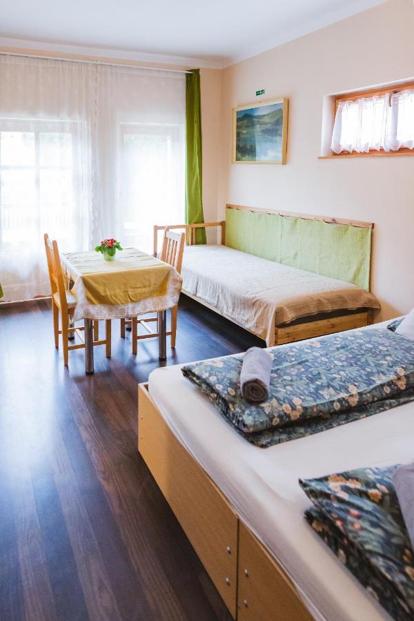 Hotel Rozsakert Vendeghaz Romhány Exterior foto
