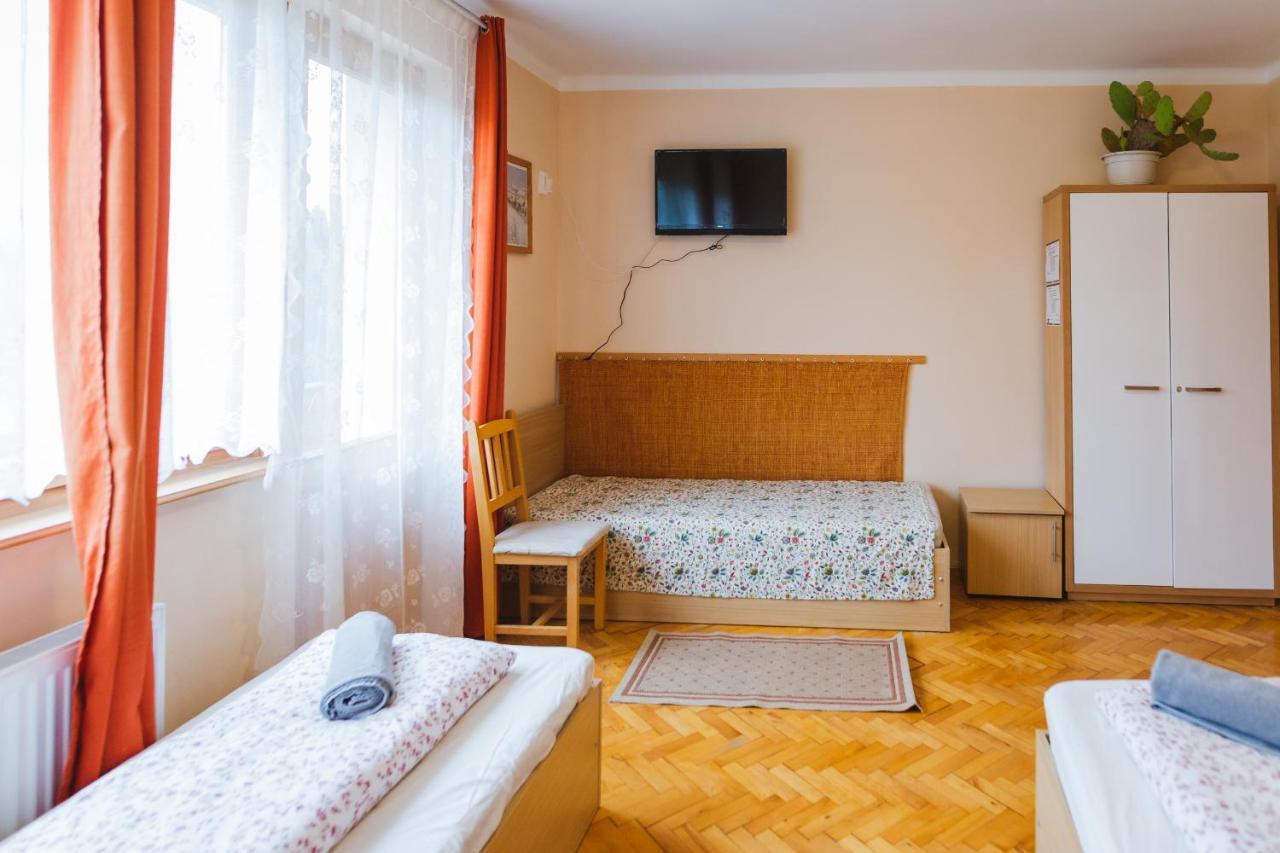 Hotel Rozsakert Vendeghaz Romhány Exterior foto