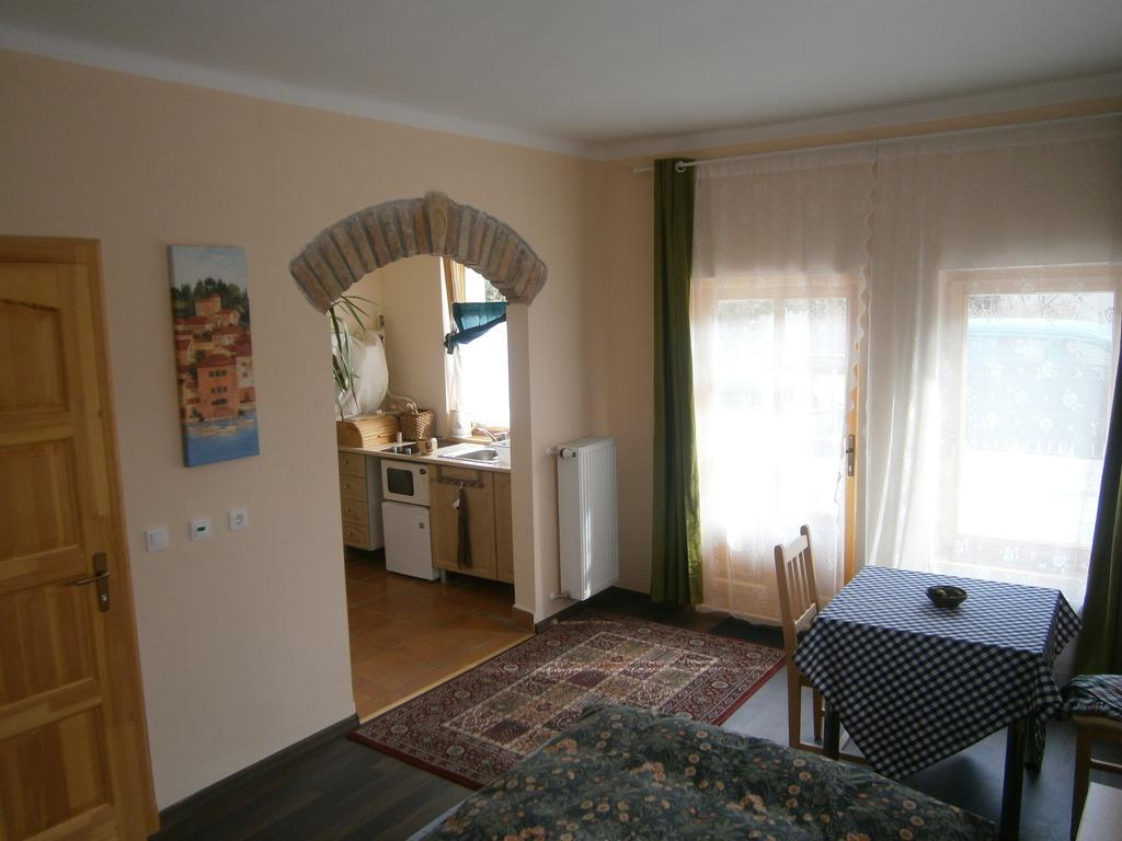 Hotel Rozsakert Vendeghaz Romhány Zimmer foto